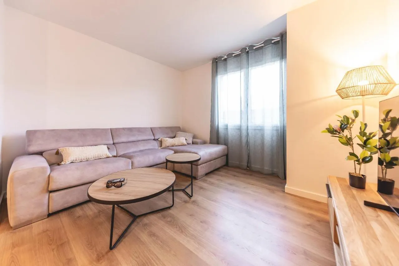 Bravissimo Afra, 2-Bedroom Apartment Girona